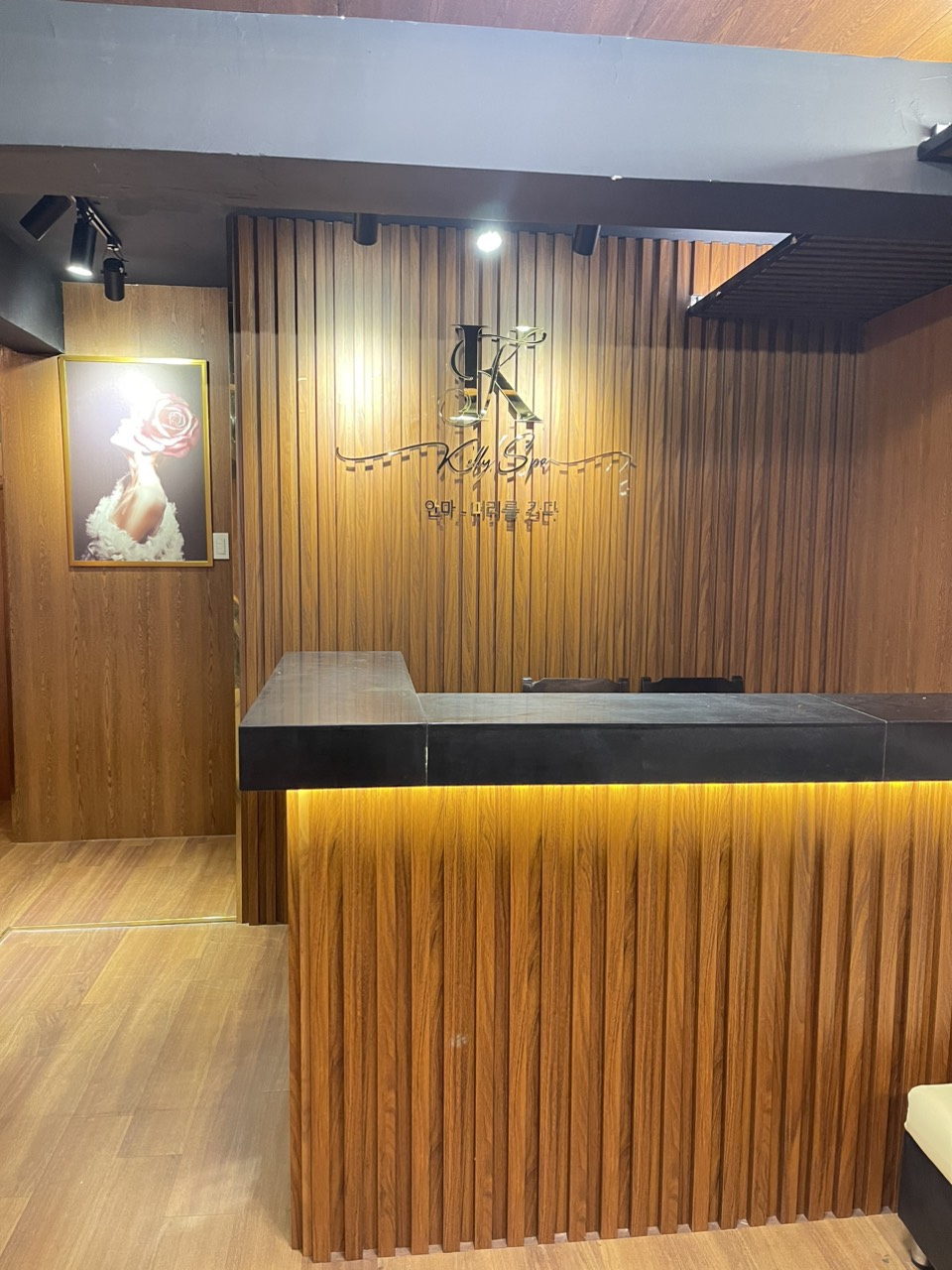 KELLY SPA tuyển KTV Gội đầu massage làm Q7 khu người nước ngoài