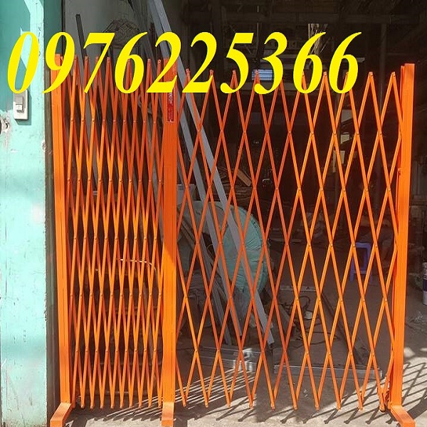 Hàng rào xếp sắt kéo tay chữ T