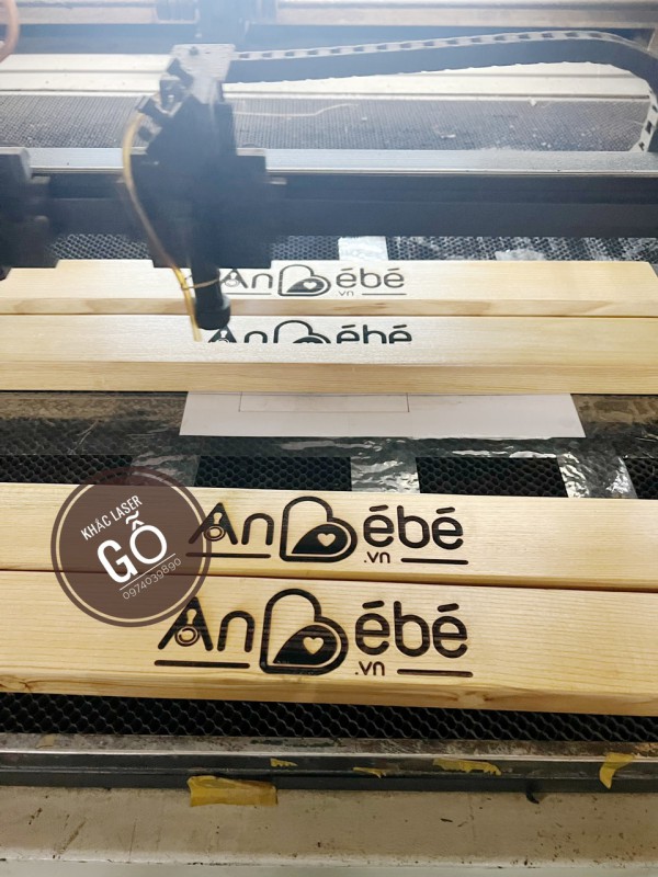 KHẮC LOGO TAY NẮM GỖ, NHẬN KHẮC CHỮ TRÊN TAY NẮM 0974039890