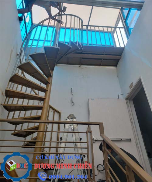 Cầu Thang Sắt lên gác