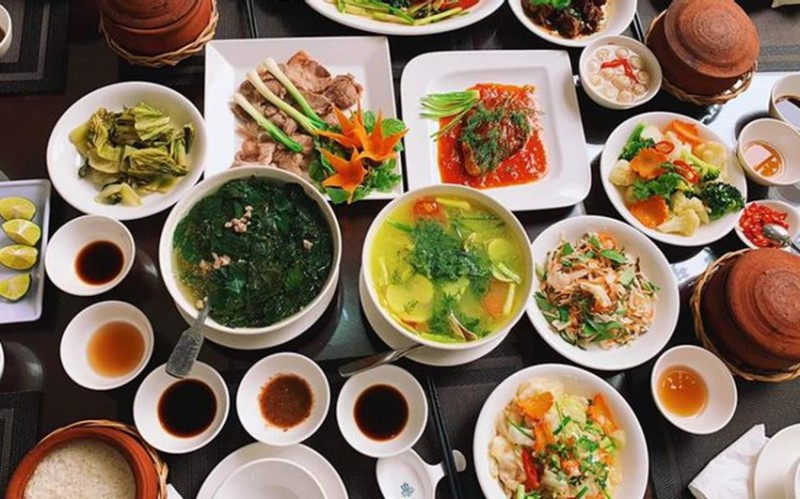 Nhà hàng cơm niêu việt nam