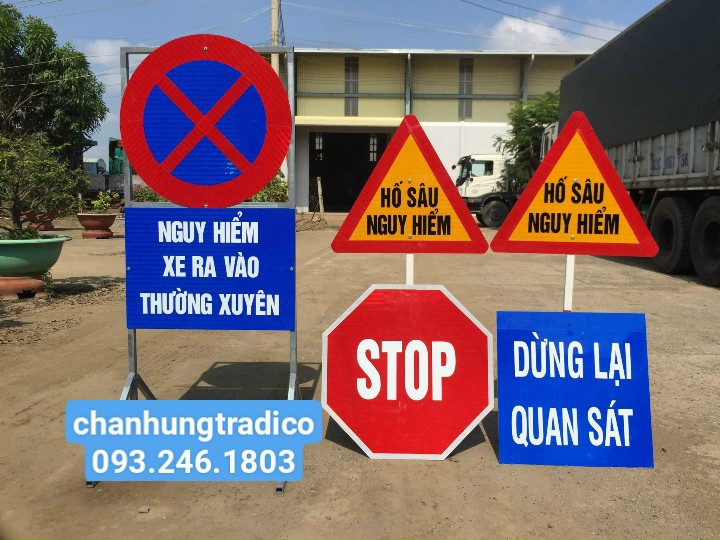 Biển Cảnh Báo Hố Sâu Nguy Hiểm 70