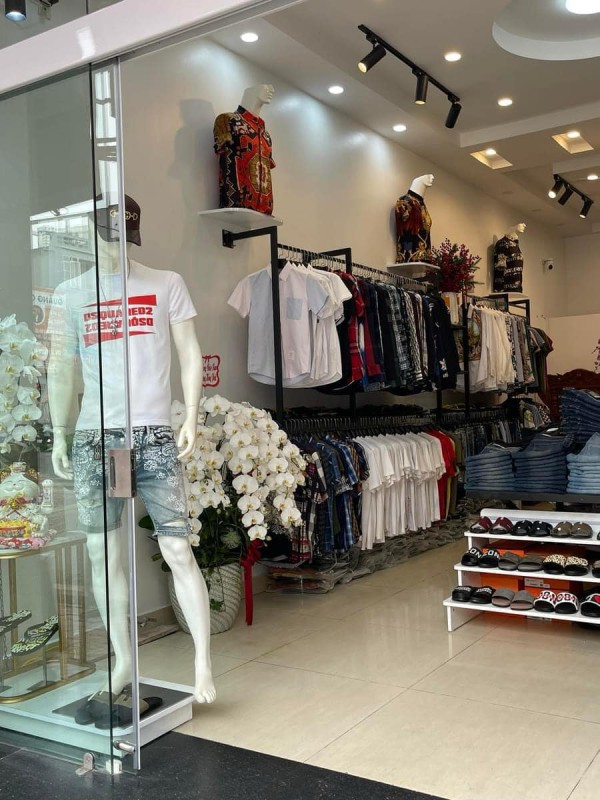 Chuyển hướng kinh doanh nên cần thanh lý toàn bộ cửa hàng hoặc sang nhượng cả cửa hàng shop quần áo