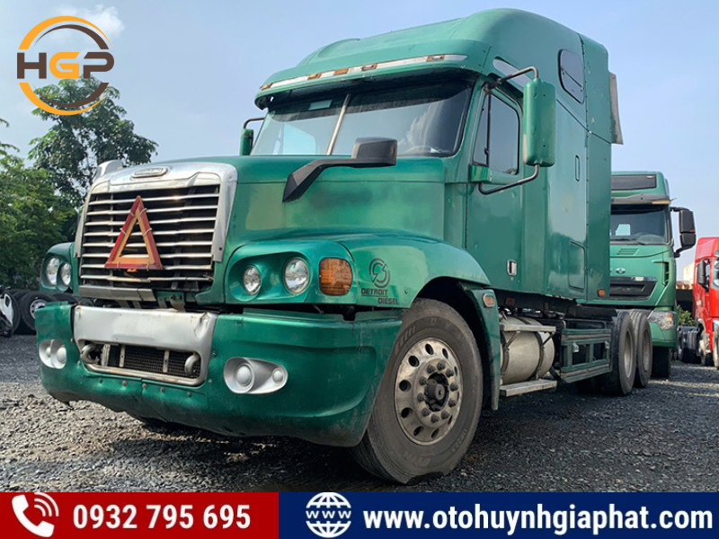 Xe đầu kéo Mỹ Freightliner 2003 cũ - Hàng đẹp sẵn có tại bãi