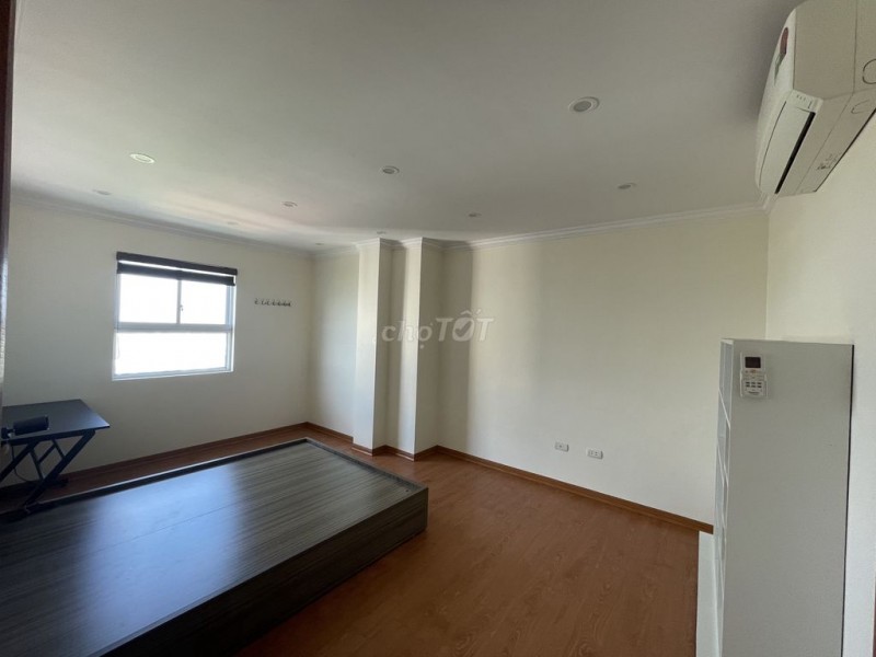 Cho thuê Căn góc 99m2 chung cư CT1 Thạch Bàn, Long Biên.