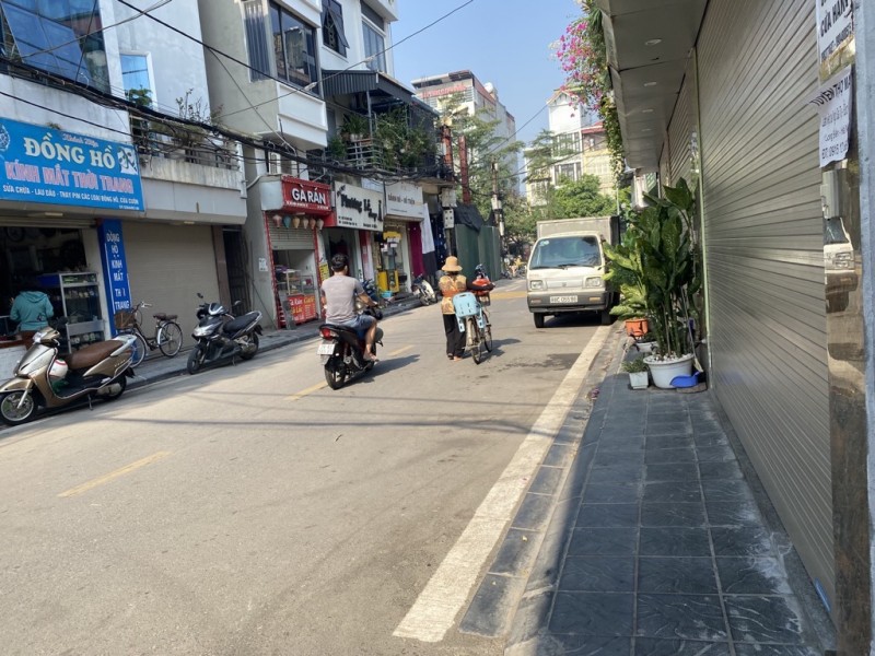 Siêu Hiếm, bán nhà Ngô Gia Tự Long Biên - trung tâm chợ Diêm Gỗ, Ô tô tránh- 2 mặt thoáng -ngõ