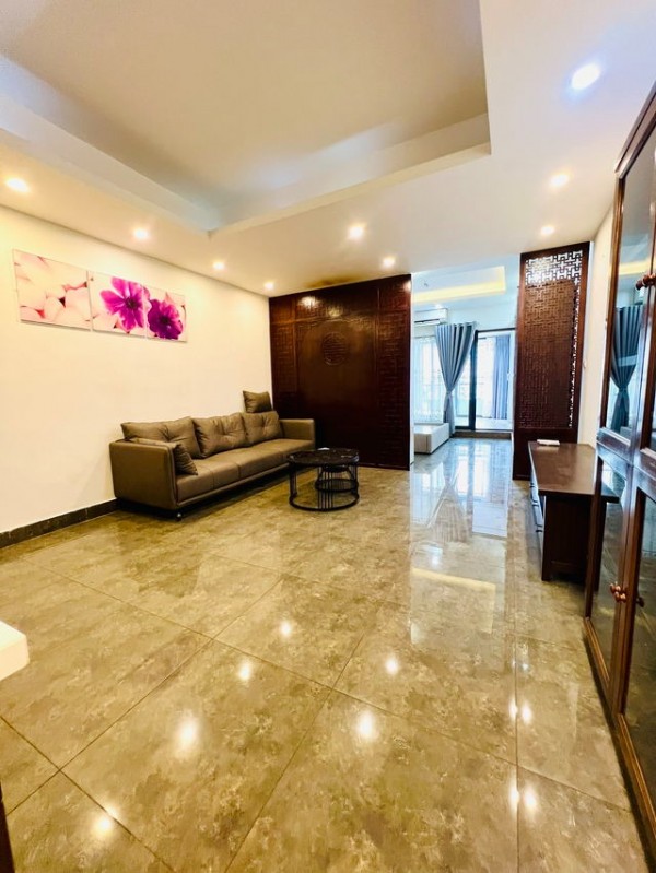 Bán chung cư A6 Giảng Võ, view hồ, 70m2, 2 ngủ, full đồ, ở sướng, giá chỉ 4,3 tỷ