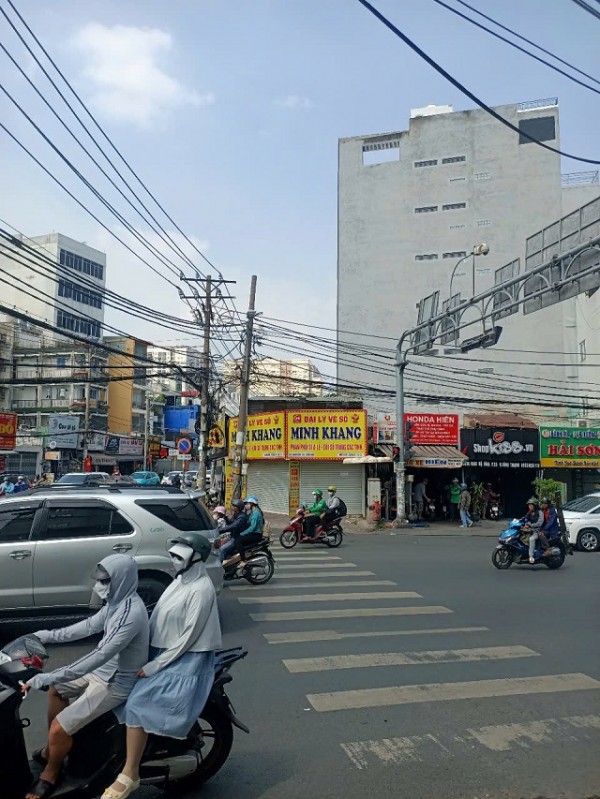 CHO THUÊ MẶT BẰNG KINH DOANH NGAY GÓC NGÃ TƯ NGUYỄN XÍ - ĐINH BỘ LĨNH
