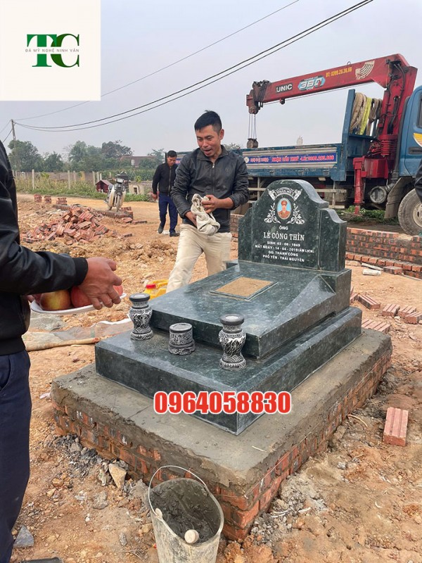 Mẫu Mộ Đá Granite Lắp Đặt ở Thái Nguyên – Bền Đẹp, Sang Trọng, Trường Tồn