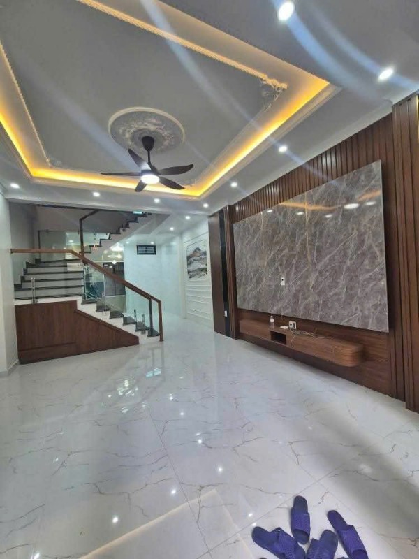 BÁN NHÀ  PHẠM VĂN ĐỒNG,  KINH DOANH SẦM UẤT DÒNG TIỀN TỐT 56M2. 11.5TY. VÕ CHÍ CÔNG,PHẠM VĂN ĐỒNG,