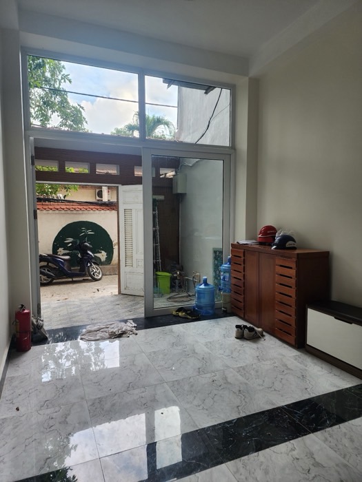 Ban Nhà Lạc Long Quân - Tây Hồ - Cạnh Công Viên Nước. DT 80M2. Giá 19,5 Tỷ