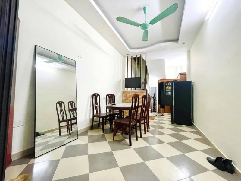 Bán nhà phố Lạc Long Quân 30m2 5tầng mặt tiền 3.1m 5.5 tỷ Tây Hồ