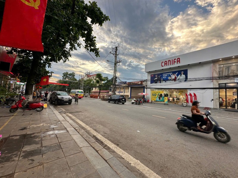 BÁN ĐẤT MẶT PHỐ CÙ CHÍNH LAN - TRUNG TÂM TP HÒA BÌNH  39 TỶ O987663865