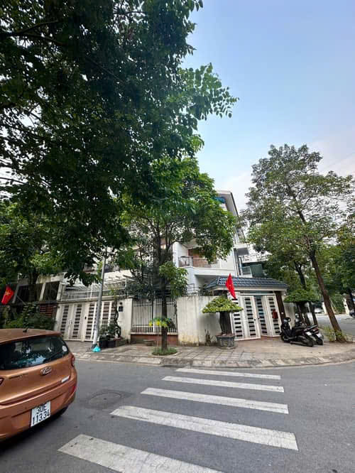 Cắt lỗ nhà Foresa  Xuân Phương 91x4T, MT6m, vỉa hè ô tô tránh, 20 tỷ - VIEW CÔNG VIÊN