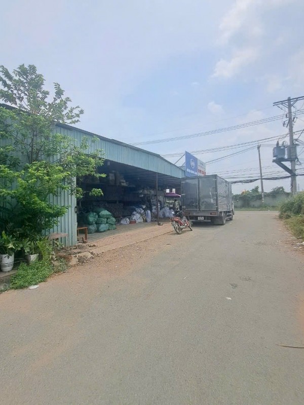 HÀNG HIẾM, 2 mặt tiền, Sát Vinhome Quận 9, DT 88m2 ( 6.4 x 15) chỉ 4 ty nhỉnh