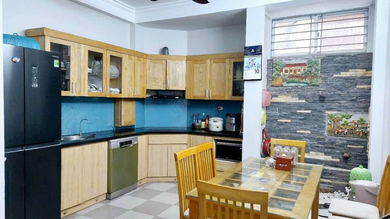 Bán nhà Lý Thường Kiệt, 45m2, 5 tầng, mặt tiền 4m, 14.9 tỷ, kinh doanh đỉnh