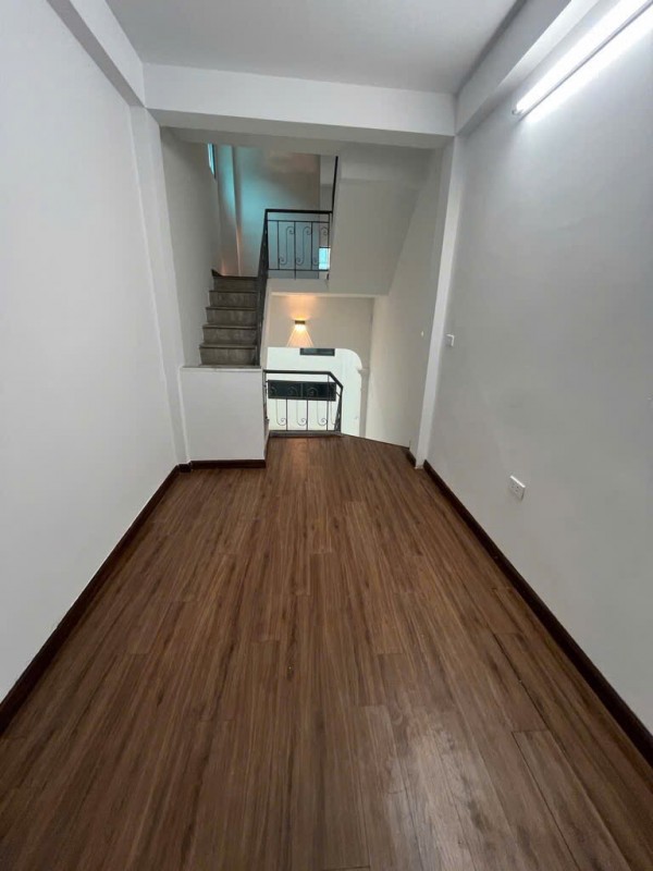 TRƯƠNG ĐỊNH-DT38M x 5 TẦNG, QUANH 5 TỶ-Ô TÔ QUA NHÀ- LÔ GÓC-2 THOÁNG-FULL NỘI THẤT