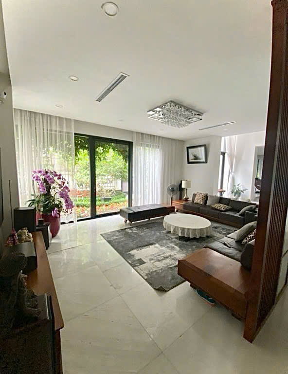 Bán biệt thự lô góc Hoa Sữa Vinhome Riverside Long Biên rộng 600m view sông có bể bơi