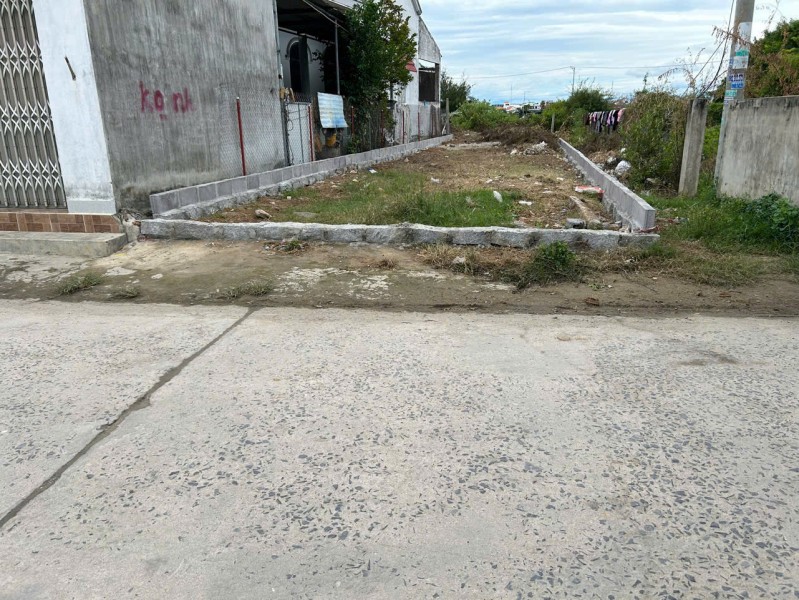Bán lô đất 2 Mặt Tiền Ninh Thuỷ Cách biển Dốc Lết chỉ 600m Giá : 1ty990 e Trinh