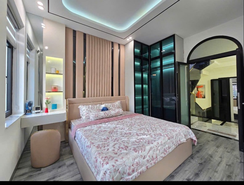 + Nhà 3 tầng mới xây nội thất châu âu siêu đẹp, cách bãi tắm trung tâm liên chiểu 80m, gần khu vui