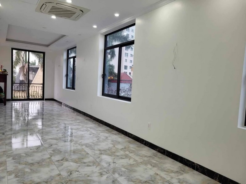 Bán nhà mặt phố Quán Thánh, 56m2, 6 tầng thang máy, nhỉnh 35 tỷ, vỉa hè rộng, kinh doanh đỉnh