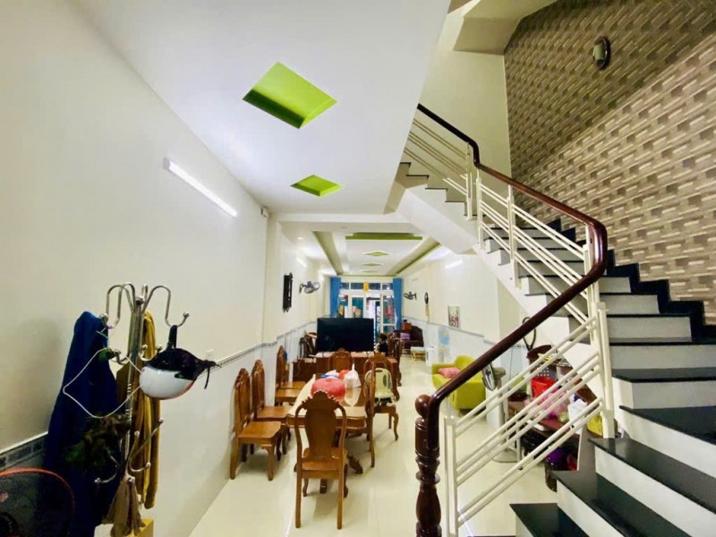 Bán nhà cực rẻ tại P15,Tân Bình,diện tích 100m2,xe hơi đỗ cửa chỉ7,8tỷ