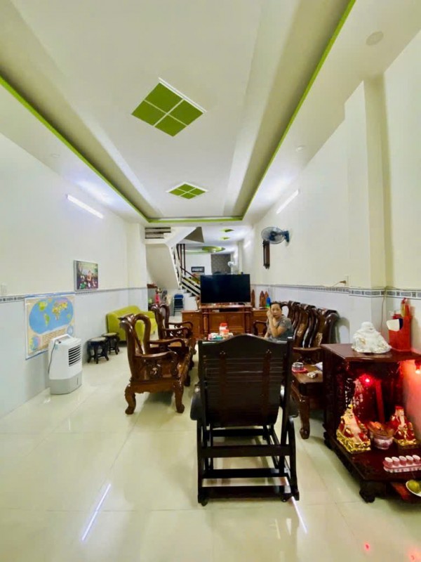 Bán nhà cực rẻ tại P15,Tân Bình,diện tích 100m2,xe hơi đỗ cửa chỉ7,8tỷ