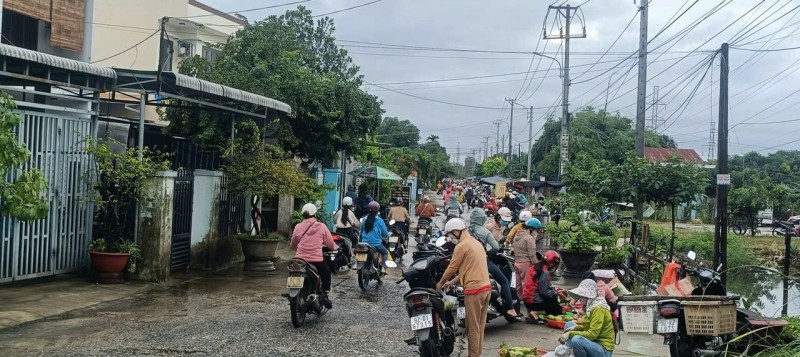 Chính chủ cần bán gấp lô đất kinh doanh buôn bán sầm uất đường 15m trục chính vào KCN Điện Ngọc