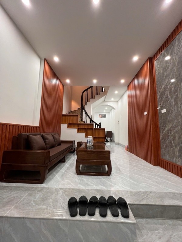 BÁN NHÀ GIÁI PHÓNG, KIM ĐỒNG, Ô TÔ ĐỖ CỬA,DT 40M2, 8.98 TỶ