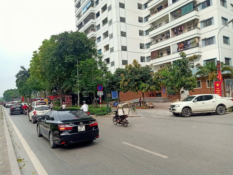 Cho thuê KIOT 70m2 góc đẹp chân chung cư mặt đường Nguyễn Cơ Thạch Mỹ Đình