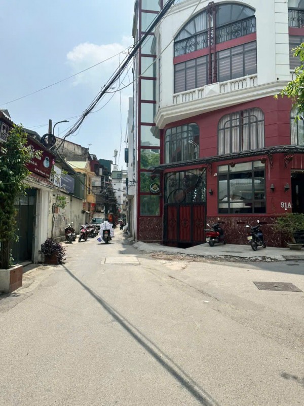 CƠ HỘI! BÁN NHANH nhà Phương Mai - DT KHỦNG 125m Trung tâm Đống Đa - Gara Ô Tô qua nhà. Hơn 27 tỷ
