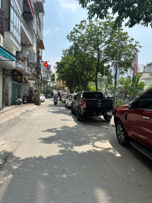 CƠ HỘI! BÁN NHANH nhà Phương Mai - DT KHỦNG 125m Trung tâm Đống Đa - Gara Ô Tô qua nhà. Hơn 27 tỷ