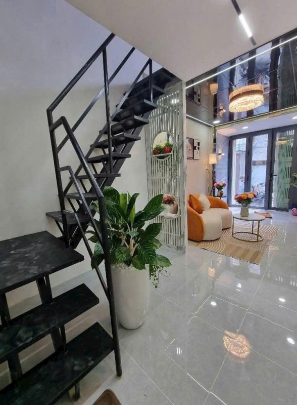 Nhà mới ở ngay, Hẻm xe hơi, gần Tô Ngọc Vân sau lưng Điện Lực Thủ Đức 40m2 giá 3.18 tỷ