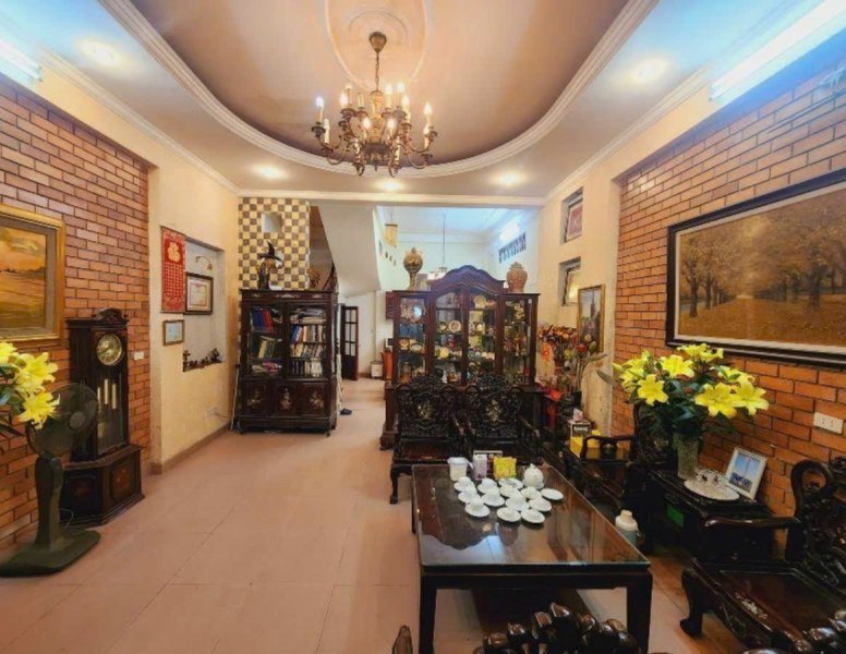 Bán nhà phố Chùa Láng - Phân lô kinh doanh - 2 thoáng trước sau - Gara ô tô