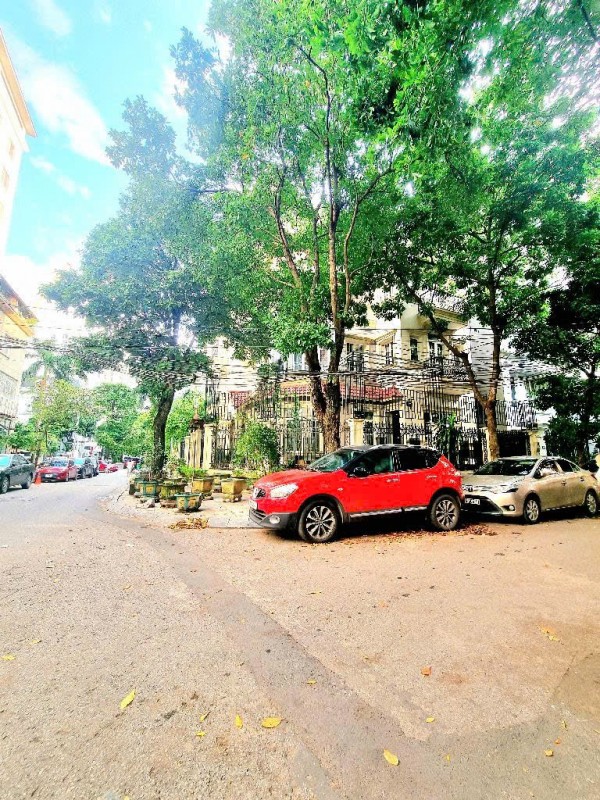 Bán nhà VIP Linh Đàm, 3 mặt thoáng, vỉa hè rộng,ô tô dừng đỗ, kinh doanh đỉnh, 75m2, 27 tỷ