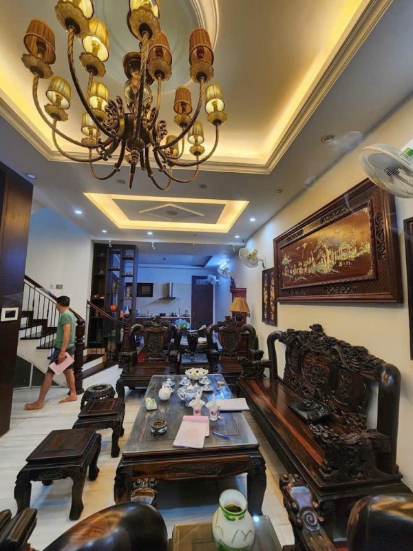 Bán nhà VIP Linh Đàm, 3 mặt thoáng, vỉa hè rộng,ô tô dừng đỗ, kinh doanh đỉnh, 75m2, 27 tỷ