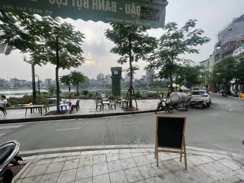 BÁN NHÀ MẶT HỒ LINH QUANG. ĐỐNG ĐA. 74M2 3 TẦNG GIÁ 23 TỶ- VỈA HÈ 2 BÊN KINH DOANH BẤT CHẤP.-  ÔTÔ