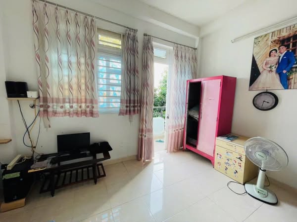 NGAY CV GIA ĐỊNH - 4 TẦNG NGANG 4M - 44M2 - 5 PHÒNG NGỦ CHỈ 5 .5 TỶ TL