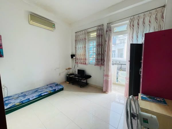 NGAY CV GIA ĐỊNH - 4 TẦNG NGANG 4M - 44M2 - 5 PHÒNG NGỦ CHỈ 5 .5 TỶ TL