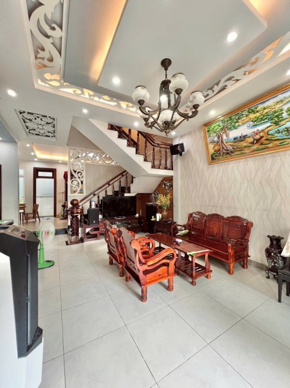 Bán nhà 3 tầng, 175m², 3PN, 4WC, Linh Đông, Thủ Đức - 16.8 tỷ