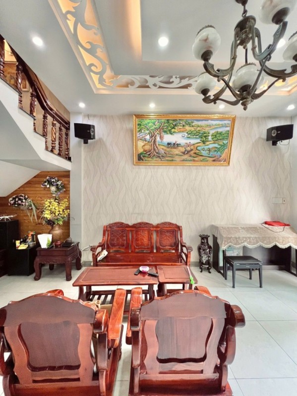 Bán nhà 3 tầng, 175m², 3PN, 4WC, Linh Đông, Thủ Đức - 16.8 tỷ