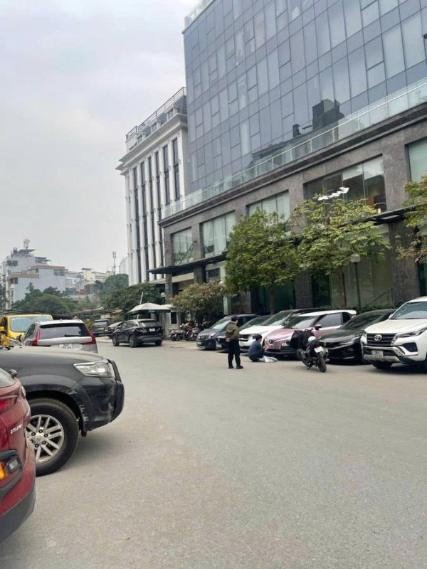 SIÊU PHẨM MỚI KÍNH COONG GIỮA LÒNG BA ĐÌNH – NGÕ THÔNG – 2 Ô TÔ TRÁNH – THANG MÁY XỊN – CHỈ 10.8 TỶ
