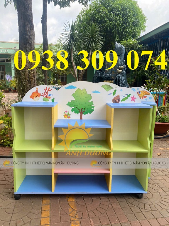 Giá để đồ chơi và học liệu mầm non, kệ gỗ cao su mầm non