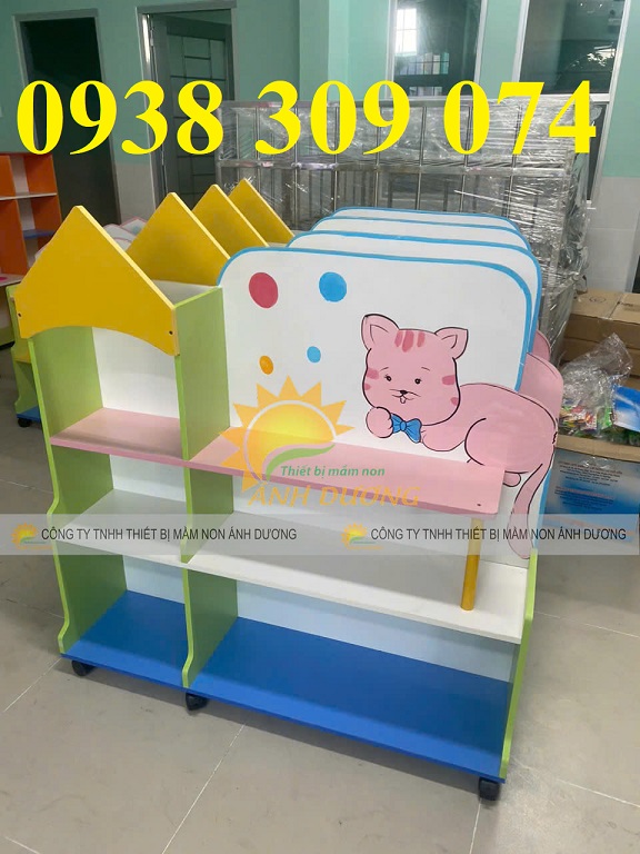 Giá để đồ chơi và học liệu mầm non, kệ gỗ cao su mầm non