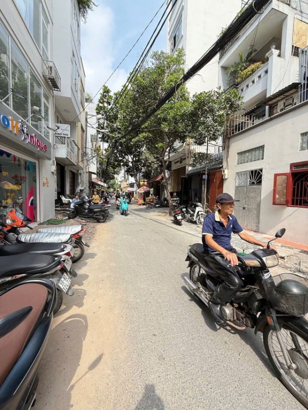 Gần nhà ga T3 Hoàng Hoa Thám Tân Bình, 45m2, trệt 3 lầu, nhỉnh 11 tỷ