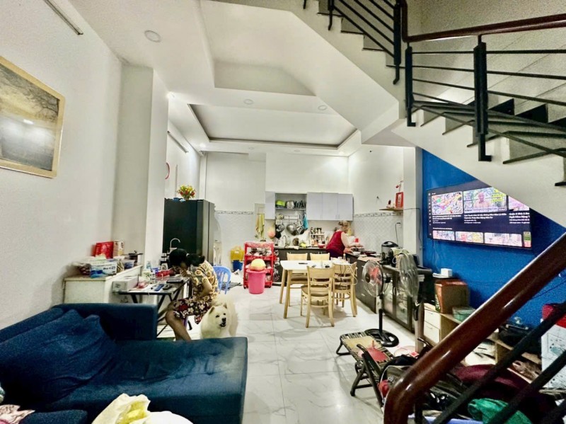 Bán nhà Mặt Tiền KDC Lê Bôi , phường 7, Q8 ,
4 lầu , 4pn chỉ 5,95 tỷ