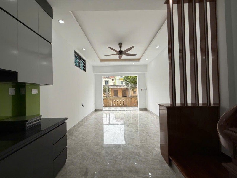 Bán gấp Nhà An Trai, 30.4m, 5 tầng , nội thất xịn, ô tô đỗ cổng, View hồ thoáng mát