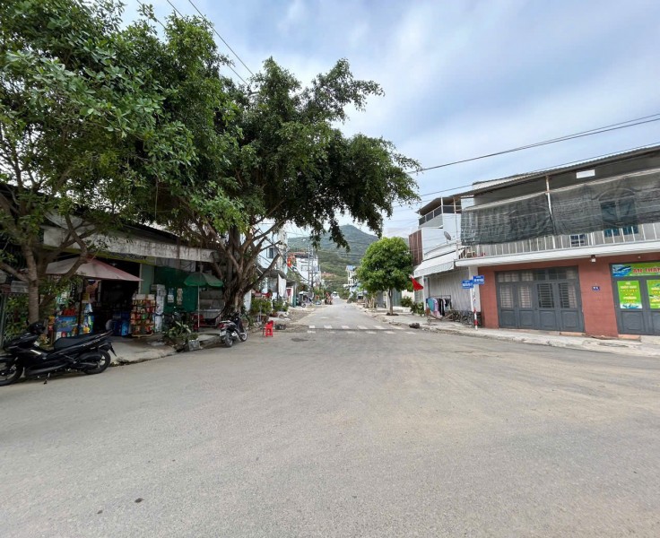 Bán mặt tiền Đường Bùi Huy Bích - Hòn Xện - P. Vĩnh Hòa Diện tích: 58,9m2 Giá bán : 4ty350 lh e bích