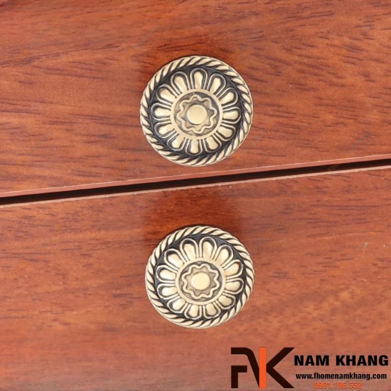 Núm tủ đồng hoa văn cổ điển NK027 | Zalo 0901 196 552