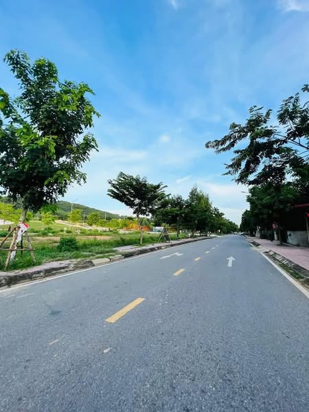 Đất trung tâm phường Xuân Hòa view đồi thoáng mát – Mặt đường lớn, gần 150m²